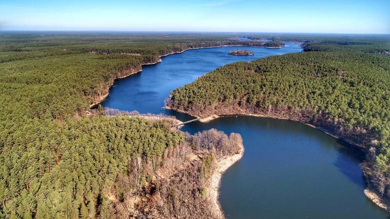 Marzec 2020 r. Grzegorz Walkowski sfotografował za pomocą drona malownicze jeziora Drawieńskiego Parku Narodowego