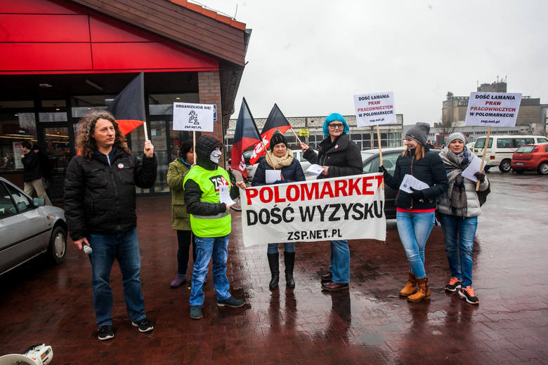 18 lutego byli pracownicy Polo protestowali przed trzema bydgoskimi sklepami. Wśród nich była m.in. pani Jola (w czarnej czapce i w beżowym szalu).