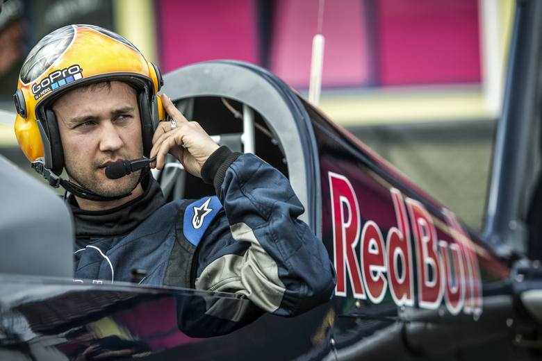 Jedyny Polak w Red Bull Air Race mieszka i trenuje w Katowicach [ZOBACZ FILMY I ZDJĘCIA]