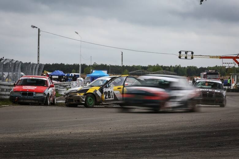 Lista zgłoszeń do drugiej tegorocznej rundy Oponeo Mistrzostw Polski Rallycross liczyła aż 81 nazwisk. Bardzo nieprzychylna, zmienna aura wymagała od