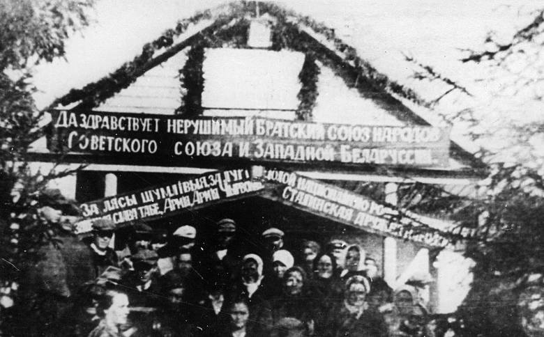 Wrzesień 1939 r. Ludność Lwowa wita Armię Czerwoną