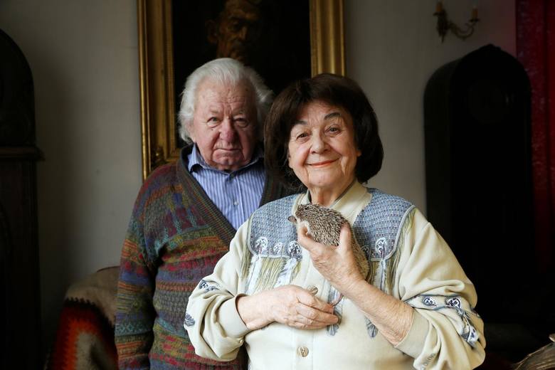 Antoni i Hanna Gucwińscy przez dekady byli symbolem wrocławskiego zoo. Byli też twórcami legendarnego programu "Z kamerą wśród zwierząt".