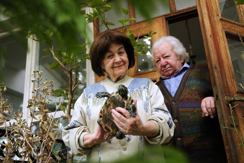 Antoni i Hanna Gucwińscy przez dekady byli symbolem wrocławskiego zoo. Byli też twórcami legendarnego programu "Z kamerą wśród zwierząt".