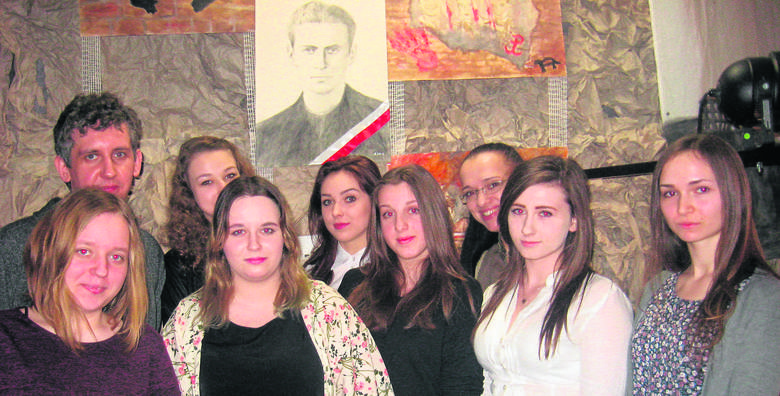 Ta oto grupa recytatorów poezji K. K.Baczyńskiego przyjechała na konkurs z Zielonej Góry. 