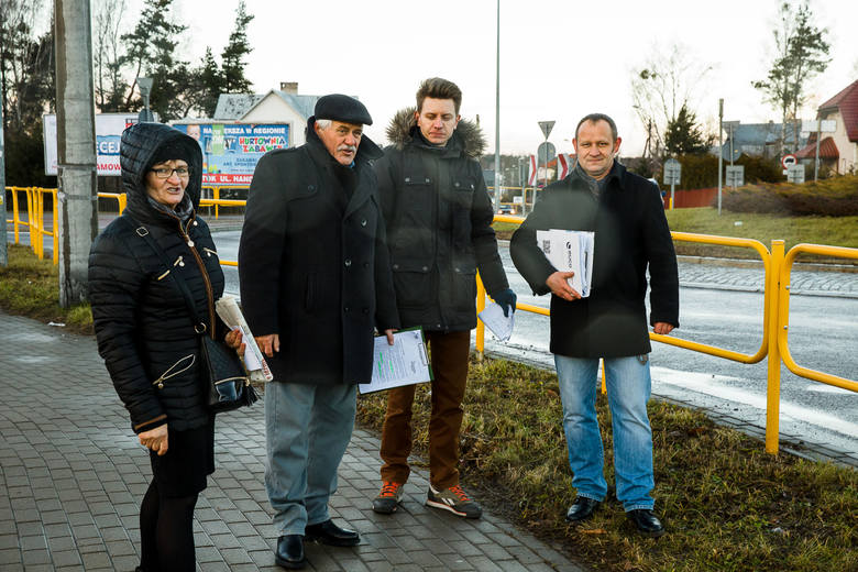 Radni Ludmiła Sawicka (od lewej), Tadeusz Karpowicz, Radosław Sakowski i Mariusz Romanowicz zarzucają supraskim władzom zaniedbania ich terenów