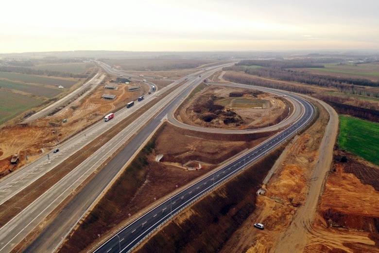 Autostrada A1 pięknie wygląda z drona. W Częstochowie