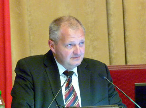 Krzysztof Pacholski jeszcze w ostatnią środę na sesji tłumaczył radnym sprawy komunikacji miejskiej w Łodzi.