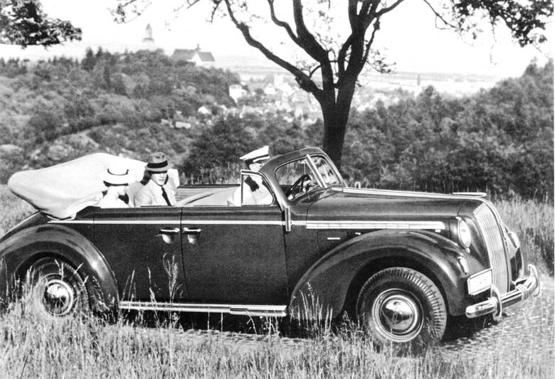 Luksus sprzed lat osiemdziesięciu: Opel Admiral jako czterodrzwiowy kabriolet. Zdjęcie z ówczesnego firmowego katalogu