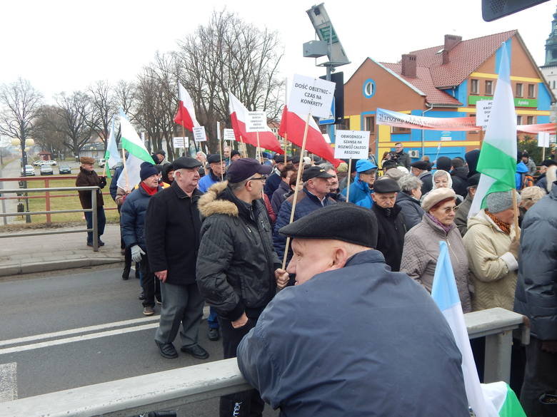 Kolejna blokada mostu w Krośnie Odrzańskim. Mieszkańcy nie dają za wygraną