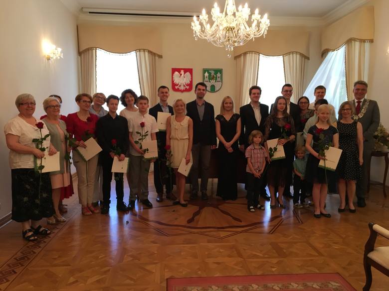 Prezydent Zielonej Góry wręczył stypendia artystyczne i twórcze zdolnej młodzieży