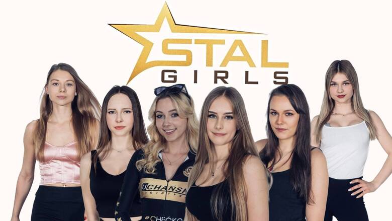 Wśród nowych Stal Girls jest też Nikola (trzecia od prawej). Ona też w tym sezonie będzie podprowadzała żużlowców.
