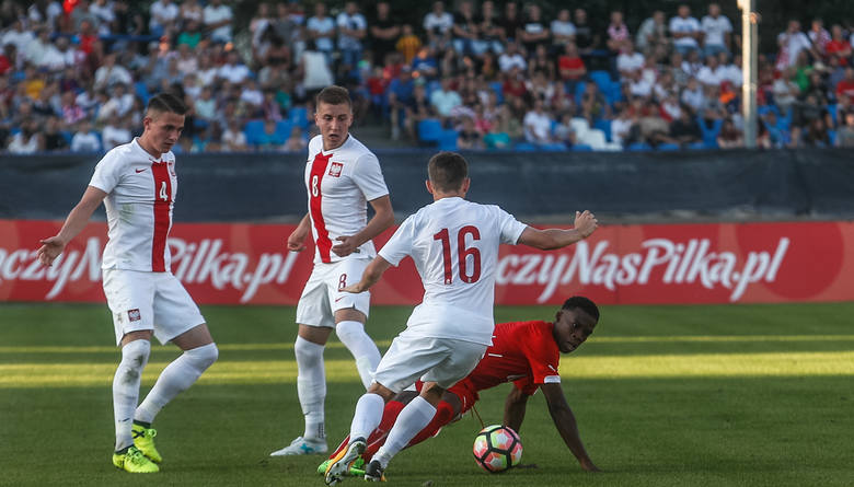 Polska remisuje bezbramkowo ze Szwajcarią w meczu reprezentacji U-20 w Rzeszowie.
