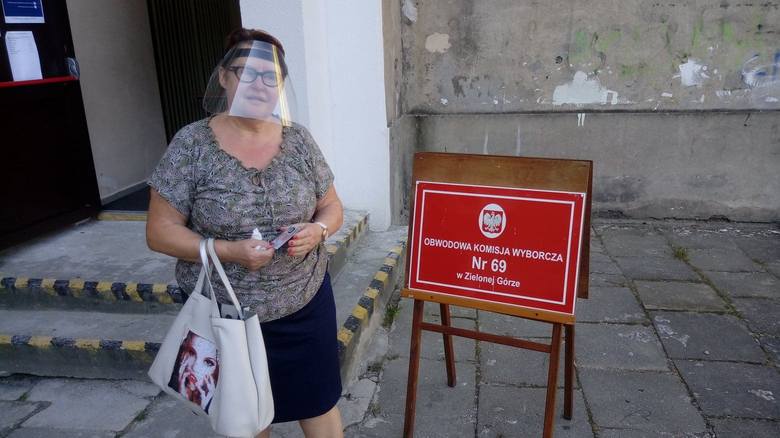 Irena Kaczmarczyk głosowała przed godz. 10.00 w Obwodowej Komisji Wyborczej nr 69 zlokalizowanej w Zespole Edukacyjnym nr 2 przy ul. Staffa w Zielonej