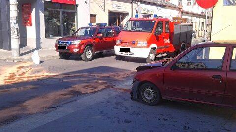 Zderzenie dwóch samochodów we Włoszczowie