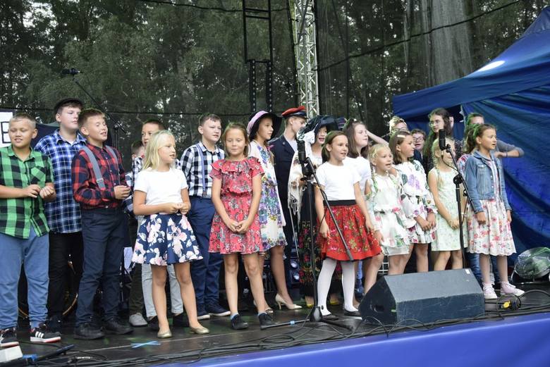 W Rawie Mazowieckiej w sobotę, 7 września, zorganizowano Mixer Regionalny z okazji 100-lecia województwa łódzkiego. Podobne imprezy jednocześnie odbywają się w Sieradzu i Łęczycy. Miasta te wybrano nieprzypadkowo – niegdyś wszystkie trzy były stolicami województw. W imprezie brały udział również...