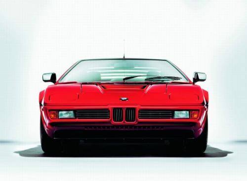 Jeszcze bardziej zadziornie wyglądał BMW M1 (z 1978 r.). Nie ma wątpliwości, z jakim autem mamy do czynienia.