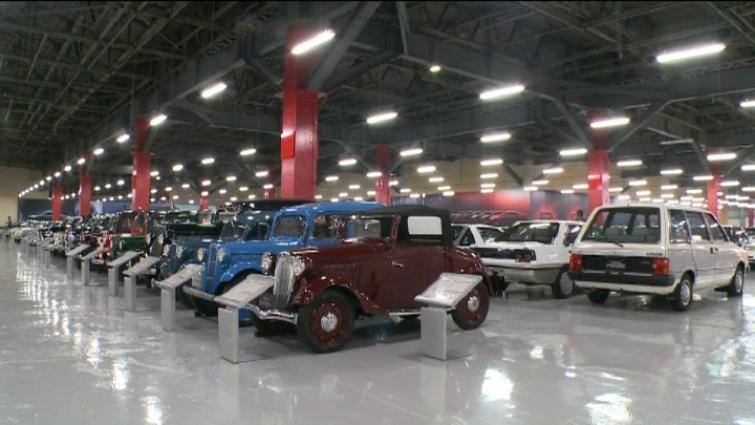 Imponujące muzeum Nissana. 270 zabytkowych aut pod jednym dachem (FOTO, WIDEO)
