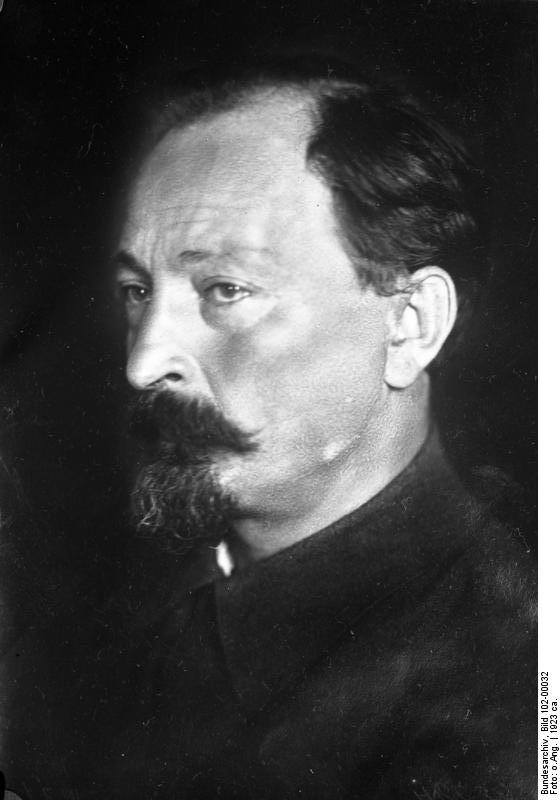 Feliks DzierżyńskiUrodził się w 1877 r. w Oziembłowie w guberni Mińskiej. Pochodził ze starej polsko-litewskiej rodziny szlacheckiej. Od młodych lat