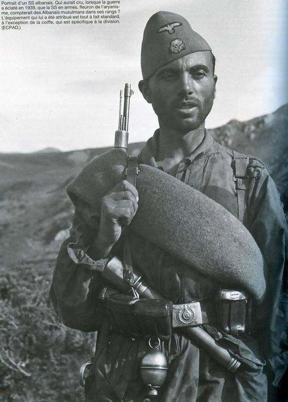 Żołnierz Ochotniczego Legionu Hinduskiego na umocnieniach Wału Atlantyckiego