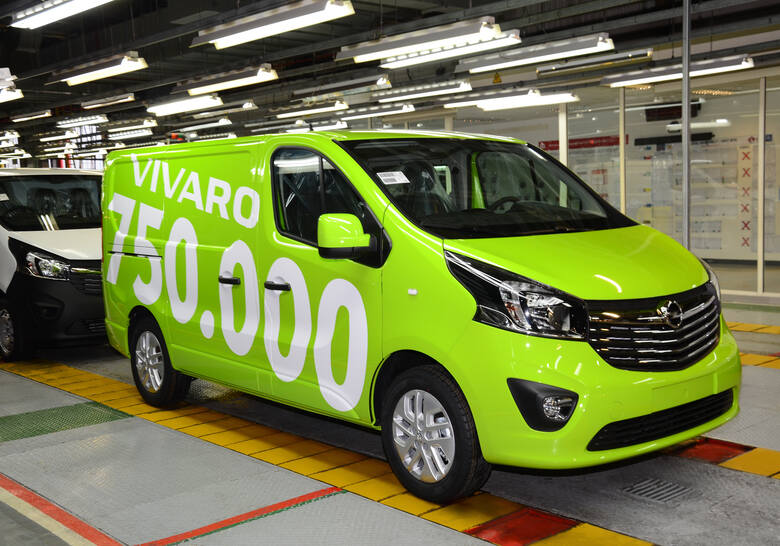 Opel VivaroModel jest dostępny jako furgon, kombi oraz w wersji z kabiną załogową lub kabiną z platformą do zabudowy, w różnych konfiguracjach umożliwiających