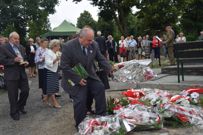 Żarskie uroczystości upamiętnienia ofiar ludobójstwa na Wołyniu w 1943 roku miały charakter państwowy. Nie byłoby ich bez kombatantów i żarskich stowarzyszeń kresowych.