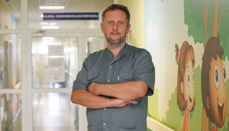 Dr hab. n. med. Radosław Chaber, kierownik Kliniki Onkohematologii Dziecięcej, mówi, że aparat pomoże w diagnostyce i leczeniu małych pacjentów chorych