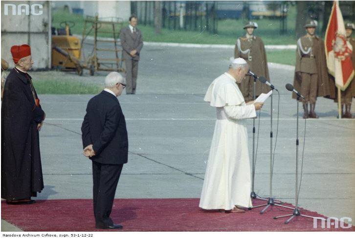 40. rocznica pierwszej pielgrzymki Jana Pawła II do Polski. Na Błoniach zapadła taka cisza, że słychać było skowronka 
