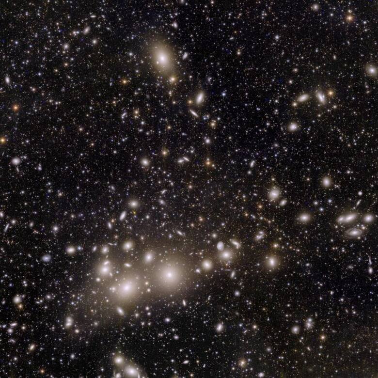 Widok Euklidesa na gromadę galaktyk w Perseuszu