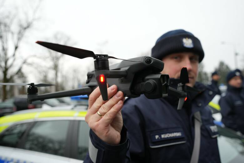 Trzy samochody marki kia i dron są najnowszymi nabytkami toruńskiej policji. Będą z nich korzystać funkcjonariusze z komisariatów Śródmieście, Podgórz