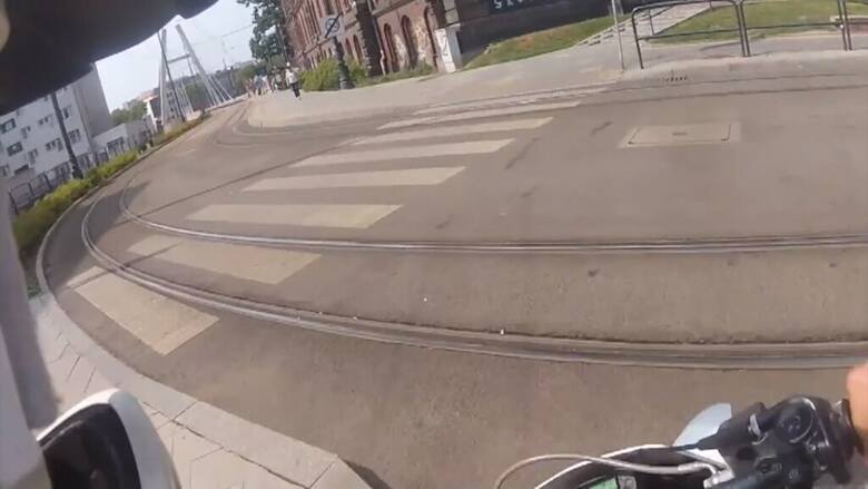 Po zatrzymaniu okazało się, że motocyklista wszystko udokumentował kamerką zamontowaną na kasku / Fot. KWP Bydgoszcz/x-news