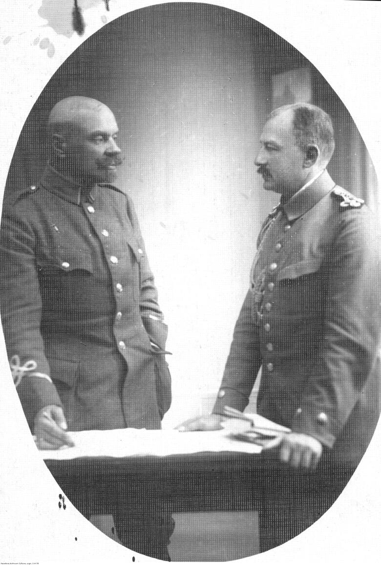 Generał Daniel Konarzewaki (po lewej), drugi dowódca 14 Dywizji Piechoty.