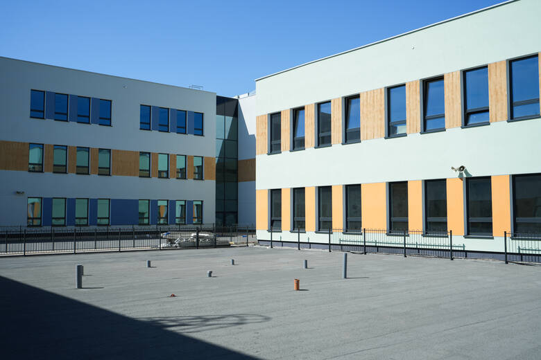 Budowa szkoły przy ulicy Strzałowej jest już na ukończeniu