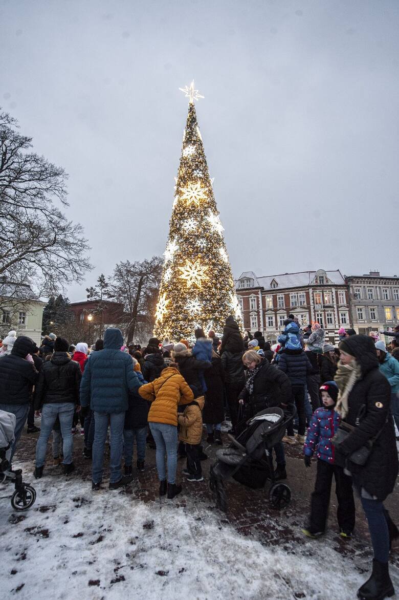 Ponad 200 tysięcy złotych zapłaci Koszalin za rozświetlenie miasta choinką i iluminacjami świątecznymi. Włodarze jednak stawiają na świąteczny nastr