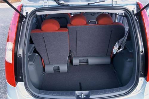 Fot. Mitsubishi: Pojemność bagażnika Colta zależy od położenia tylnych foteli i wynosi od 220 do 315 l.