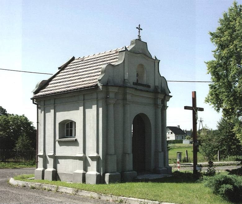 Kaplica w Stanicy pw. Św. Jana Nepomucena datowana na 1735 rok wybudowana naprzeciw kościoła św. Marcina