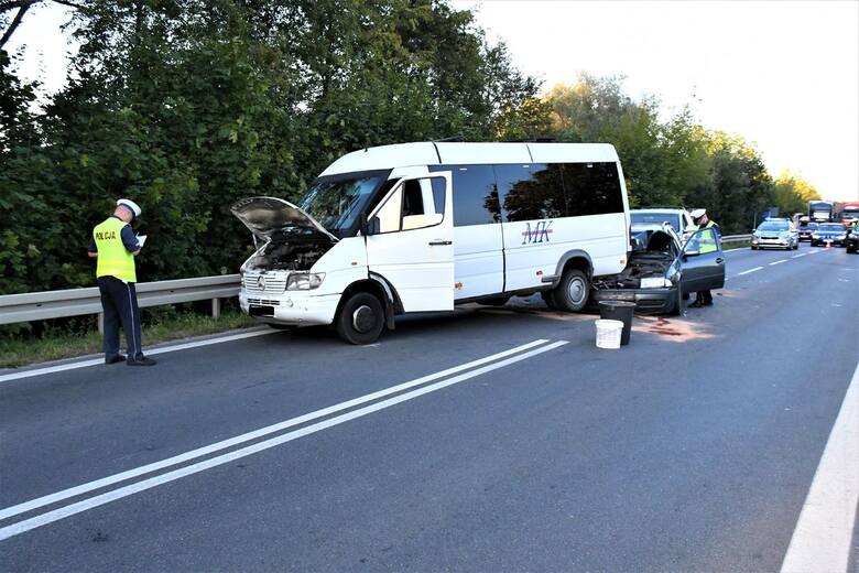 Trzy pojazdy zderzyły się w Siedleszczanach w gm. Baranów Sandomierski 