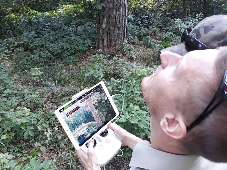 Leśnicy przy pomocy drona monitorują lasy