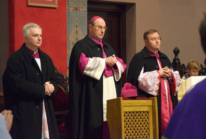 Biskup łowicki Andrzej F. Dziuba odebrał nagrodę z rąk prymasa Polski [ZDJĘCIA]