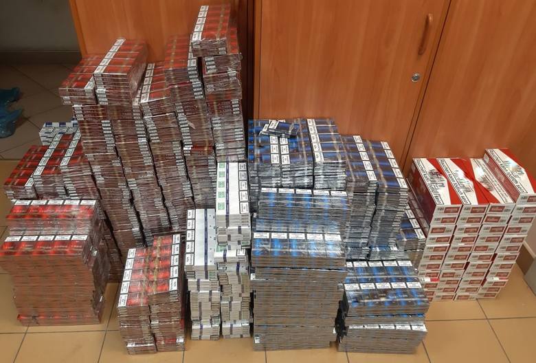 Policjanci z Rawy Mazowieckiej przechwycili ponad 120 tysięcy szt. papierosów bez akcyzy