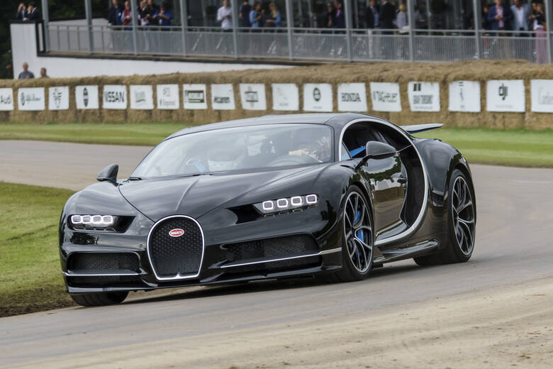 Bugatti ChironSercem najnowszego samochodu Bugatti jest ośmiolitrowa jednostka W16, wykorzystana również w poprzedniku Chirona. Generuje ona 1500 KM