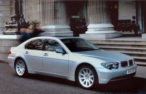Fot. BMW: W tej sytuacji BMW 760i za 626 tys. zł kosztuje niewiele.