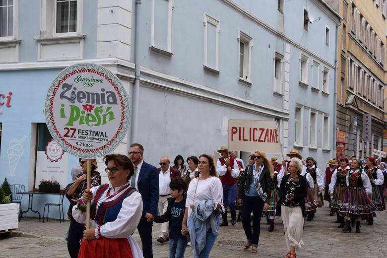 Korowód na zakończenie Festiwalu Ziemia i Pieśń. Szprotawa, 7 lipca 2019 r.