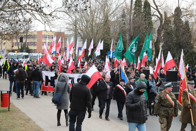 W trakcie IV Hajnowskiego Marszu Pamięci Żołnierzy Wyklętych 2019 uczestnicy wychwalali okrzykami Żołnierzy Wyklętych i potępiali komunistów. Na trasie