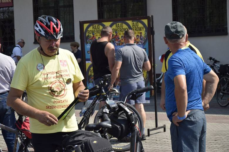 Z Bolimowa ruszył rajd rowerowy, który łączy drogi. Finał w Nowym Kawęczynie [ZDJĘCIA]