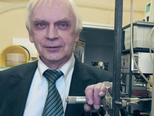 Fot. Jacek Babicz: Profesor Nazimek wierzy, że pierwsze litry syntetycznej benzyny popłyną już w 2011 r.