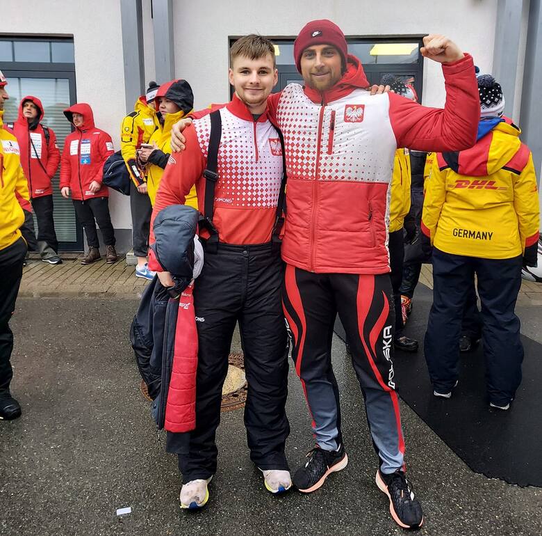 Bobsleje. Polacy wicemistrzami świata juniorów! Historyczny wyczyn naszej dwójki. W lodowej rynnie z prędkością ponad 130 km/h 