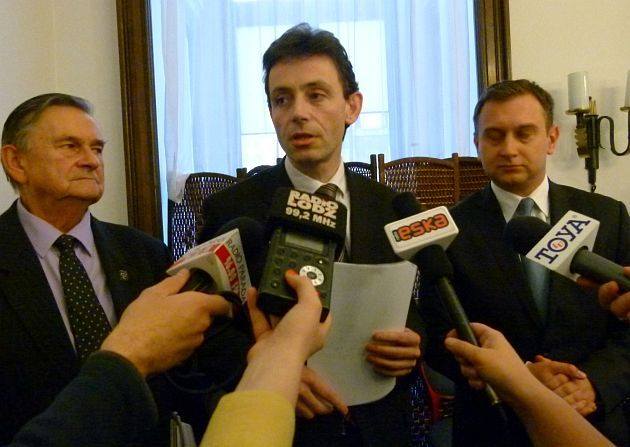 Opozycyjni radni komisji finansów: Jerzy Balcerek (PiS), Witold Rosset (niezrzeszony) i Tomasz Trela (SLD) obawiają się czy projekt budżetu miasta na 2013 r. jest legalny.