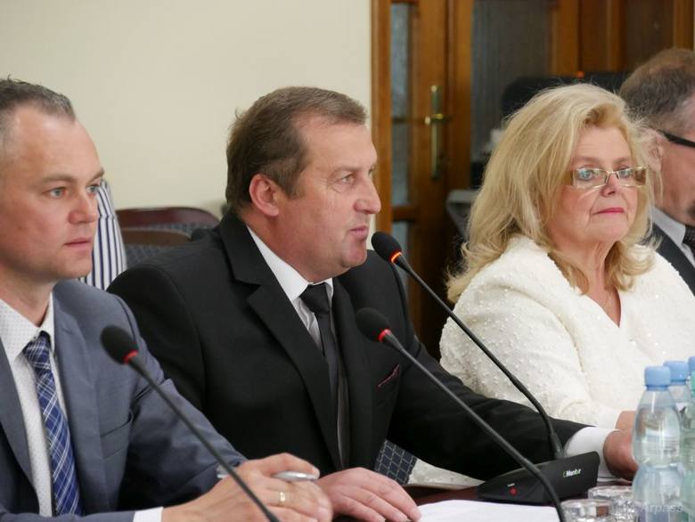 Włodzimierz Kowalski (w środku) - przewodniczący Komisji Rewizyjnej