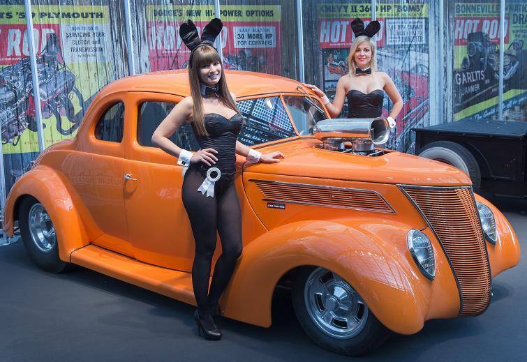 Piękne hostessy na targach Essen Motor Show 2014 - zdjęcia dziewczyn