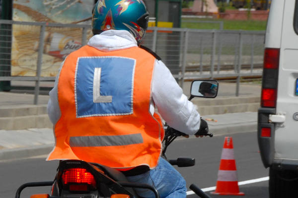 Maj i czerwiec to miesiące, kiedy do egzaminów na motocyklowe prawo jazdy podchodzi rekordowo dużo kandydatów. 